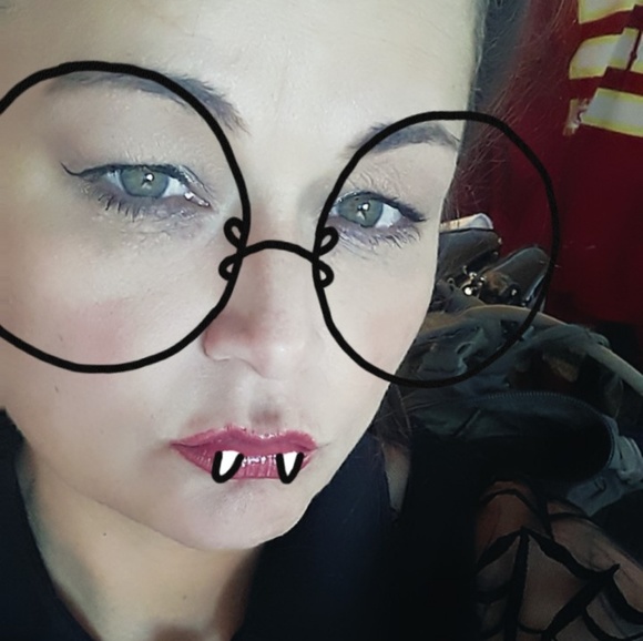 Meet your Posher, Charissa - Picture 2 of 3